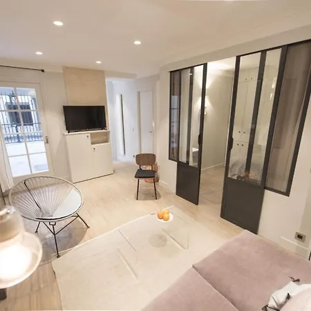 Behind The Gate Apartment Paris